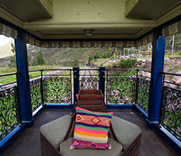 Interior del tren Hiram Bingham
